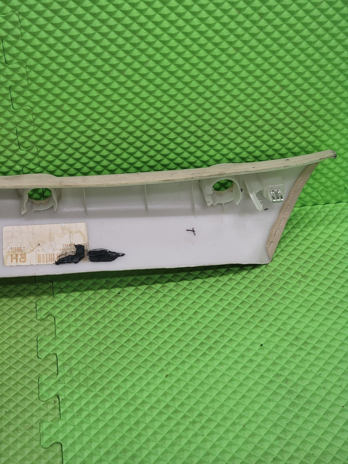 07-14 Chevy Suburban Tahoe GMC Yukon RIGHT PASS. Pillar Windshield Trim OEM TAN