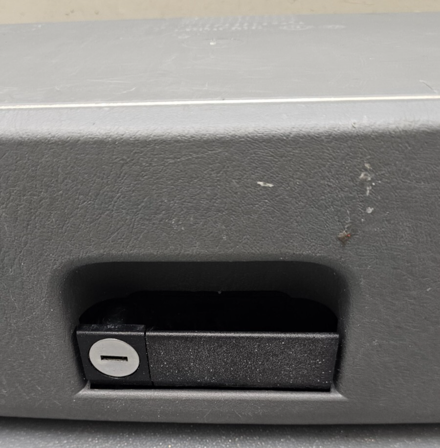🔥01-07 CARAVAN TOWN COUNTRY DASH GLOVE BOX COMPARTMENT LID COVER ASSEMBLY GRAY