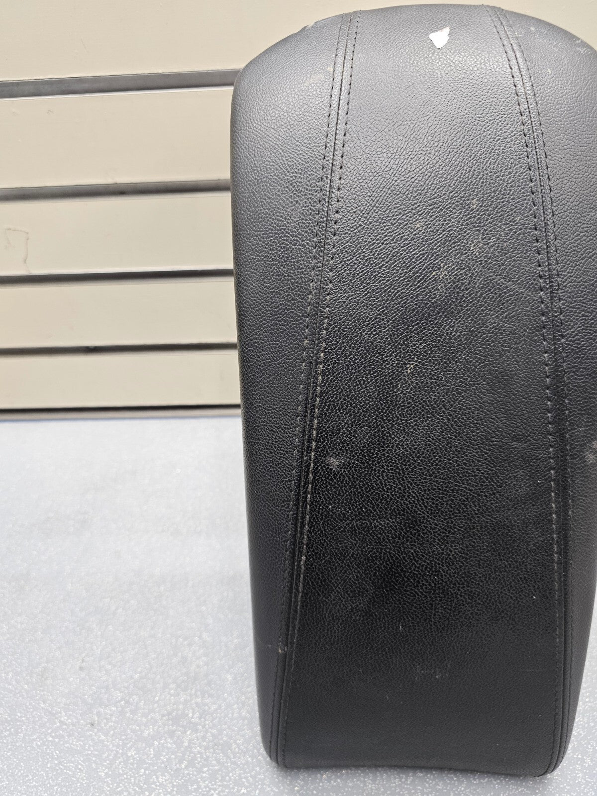🔥11-14 HYUNDAI SONATA FRONT CENTER CONSOLE ARM REST LID COVER TOP PAD Black OEM