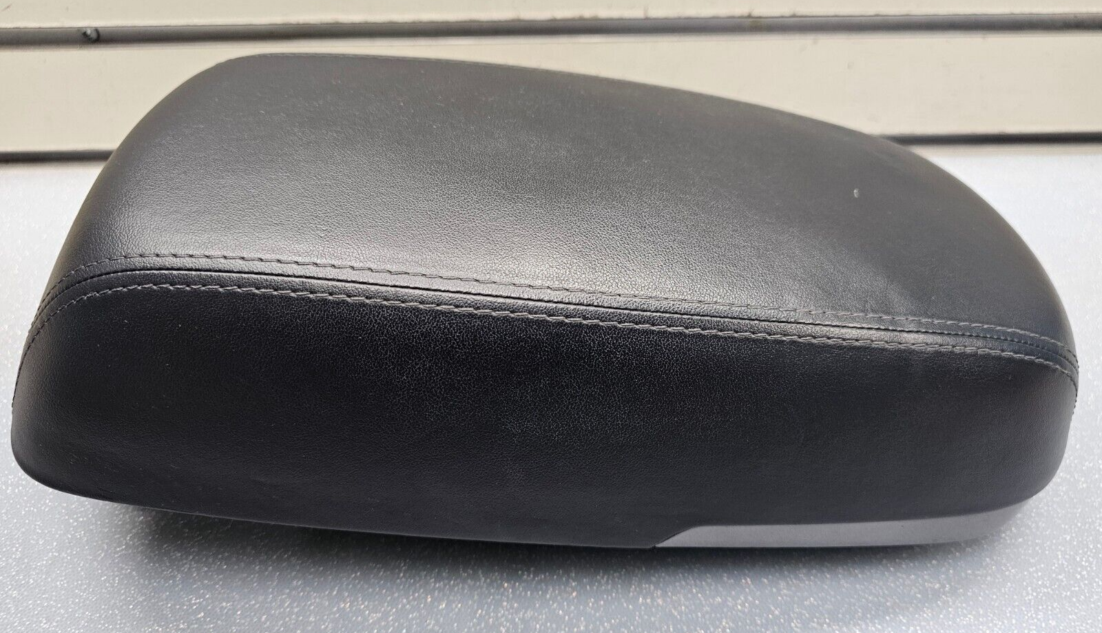14-15 Tucson Front Floor Center Console Lid Cover Top Pad Armrest Storage Black
