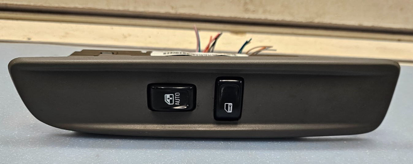 🔥02-05 GMC ENVOY PASSENGER WINDOW SWITCH BEZEL DARK GRAY OEM