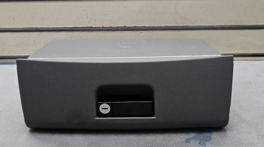 🔥01-07 CARAVAN TOWN COUNTRY DASH GLOVE BOX COMPARTMENT LID COVER ASSEMBLY GRAY