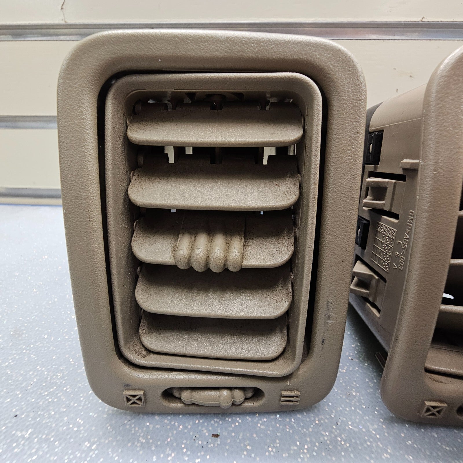 🔥99-06 Silverado SIERRA Dash A/C Heater AIR VENT Passenger Right TAN Q=2 VT11