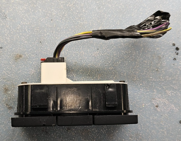 🔥06-09 FUSION MERCURY MILAN CENTER DASH HAZARD BUTTON SWITCH PASS RADIO BEZEL