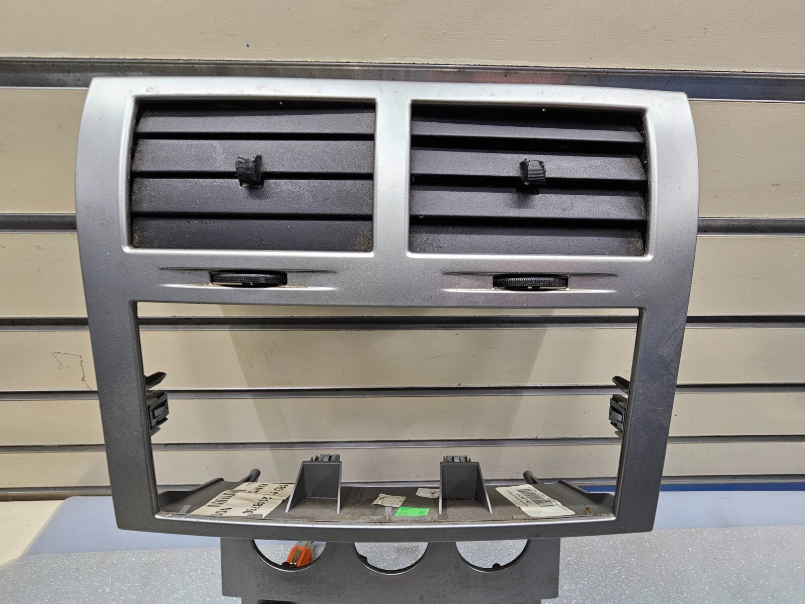 🔥2007-2012 Dodge Nitro Dash Radio Trim Bezel Silver W/ CLIMATE CONTROL SILVER