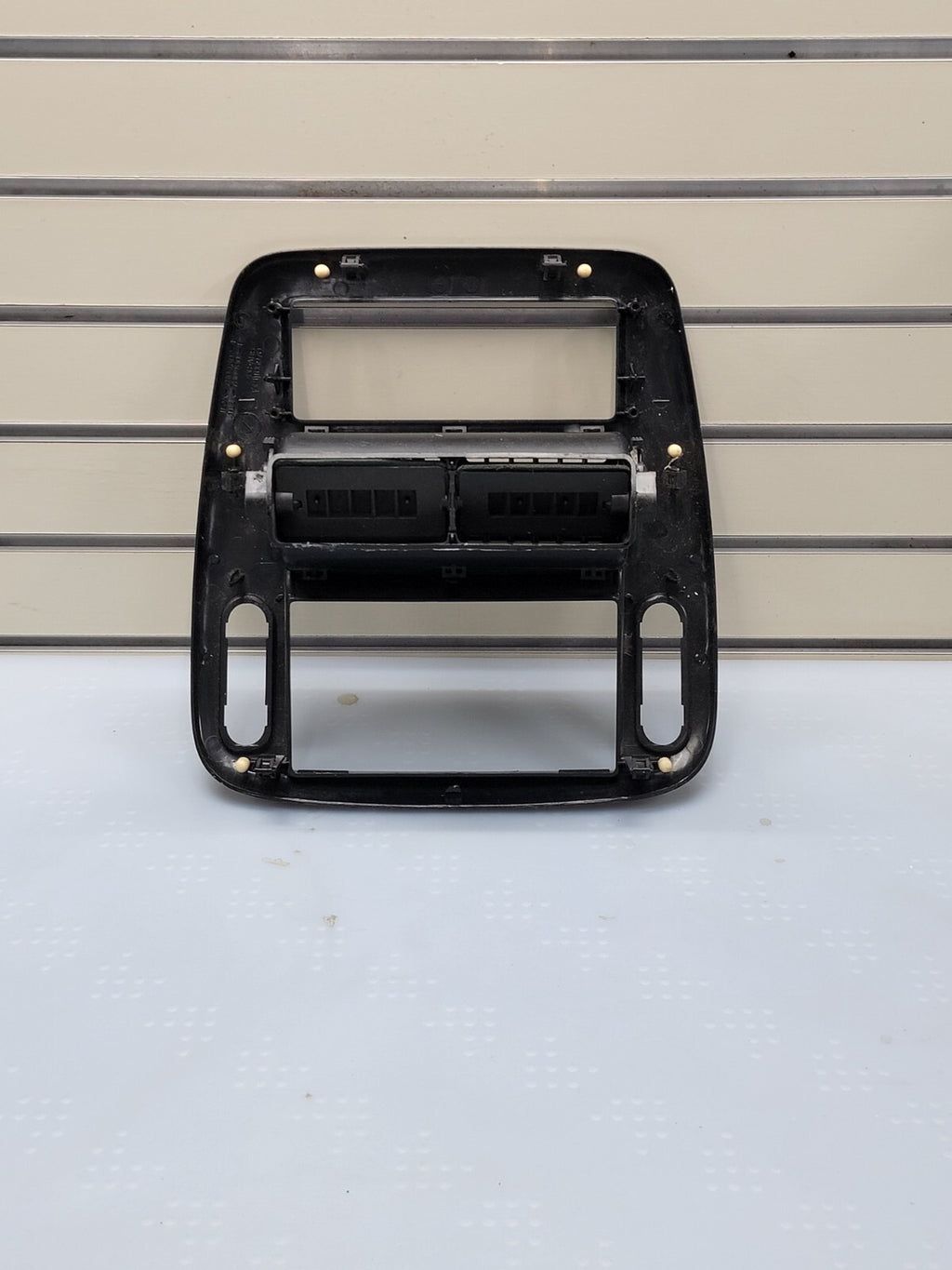 02-05 FORD EXPLORER RADIO AUDIO CLIMATE TEMPERATURE CONTROL BEZEL TRIM GRAY