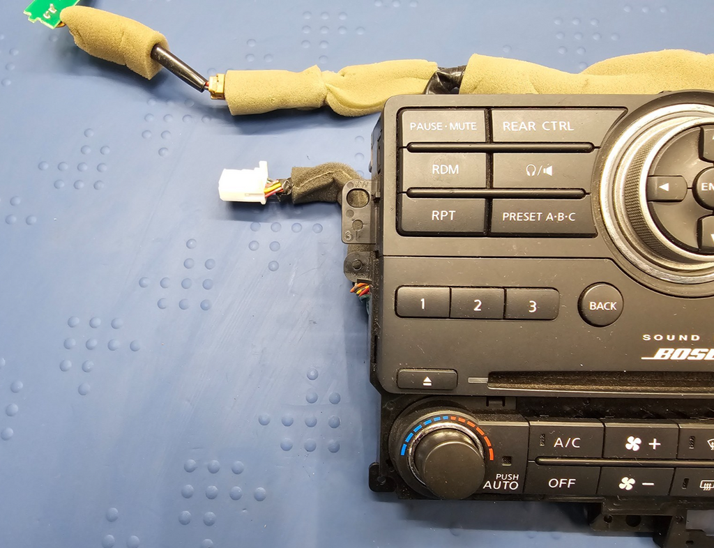08-12 Pathfinder Center Dash Radio Stereo Trim Climate Control Bezel B75
