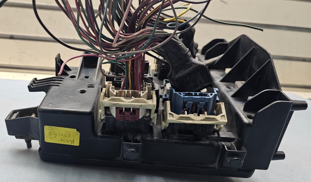 🔥02-05 Dodge Ram Engine TIPM Fuse Box Junction Body Control Distribution Module