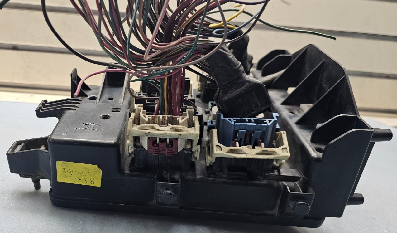 🔥02-05 Dodge Ram Engine TIPM Fuse Box Junction Body Control Distribution Module