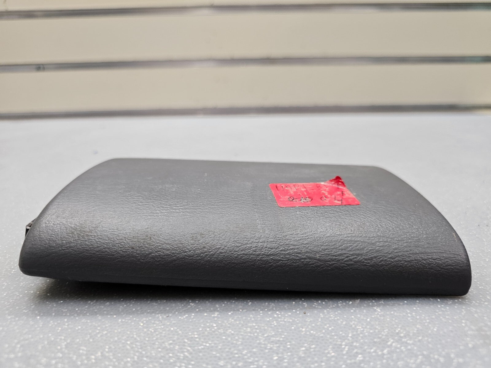 🔥02-04 Subaru Impreza Center Console Lid Armrest Top Pad Cover Assembly Black