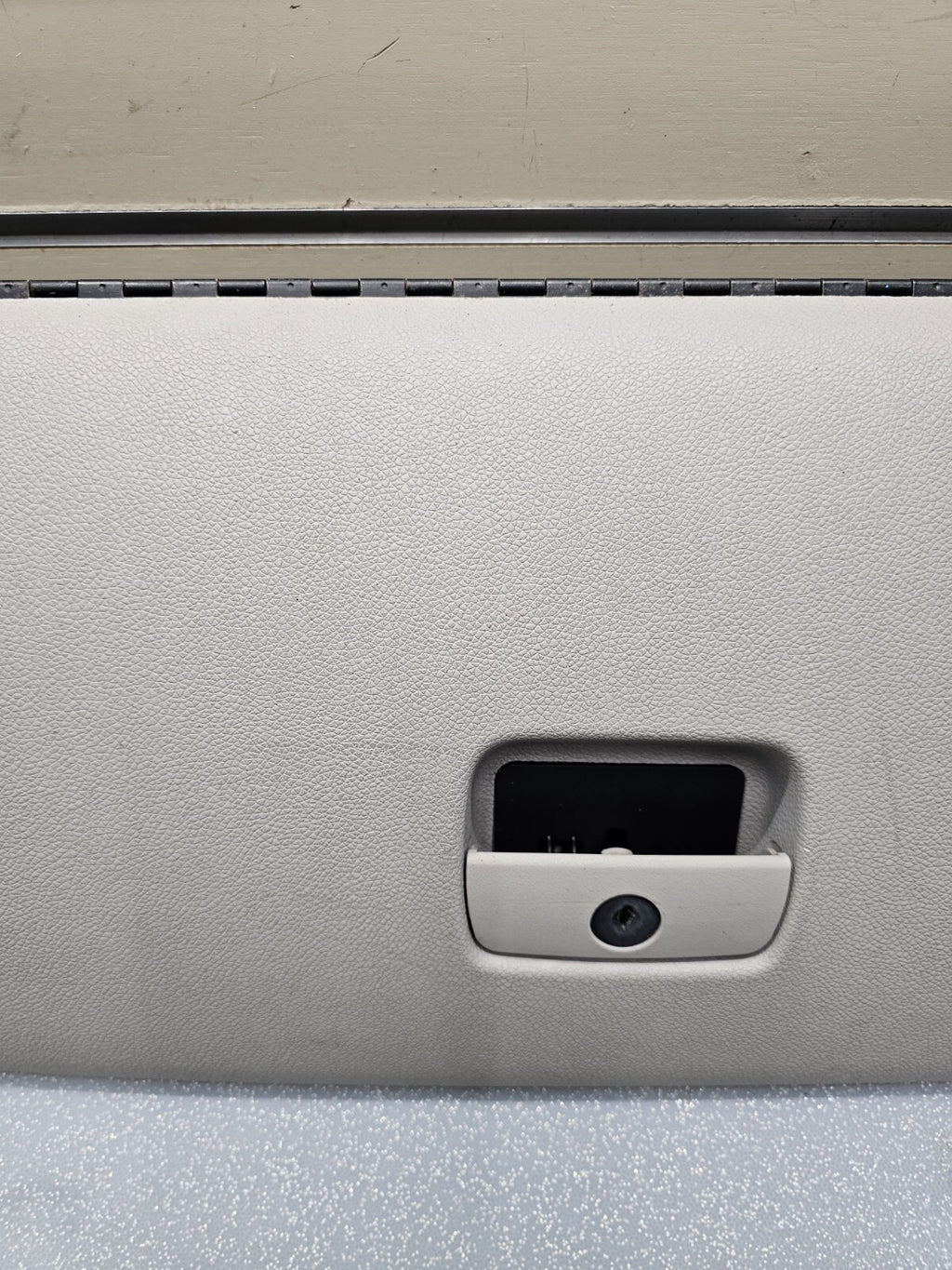 07-14 Silverado SIERRA Dash UPPER GLOVE BOX Storage Compartment Door LT GRAY G4