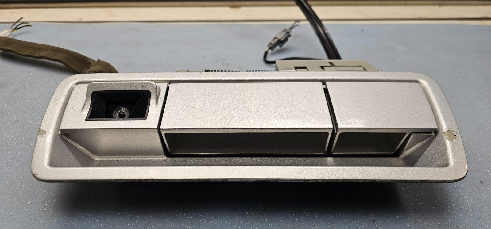 🔥05-14 Nissan Armada Liftgate Trunk Release Handle Reverse Camera Silver OEM