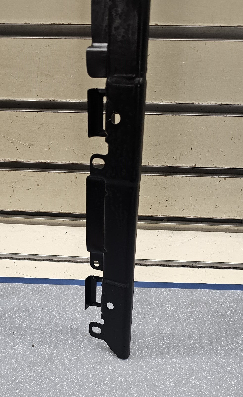 🔥99-06 GM Silverado Sierra Yukon Front Door Sill Bracket OEM