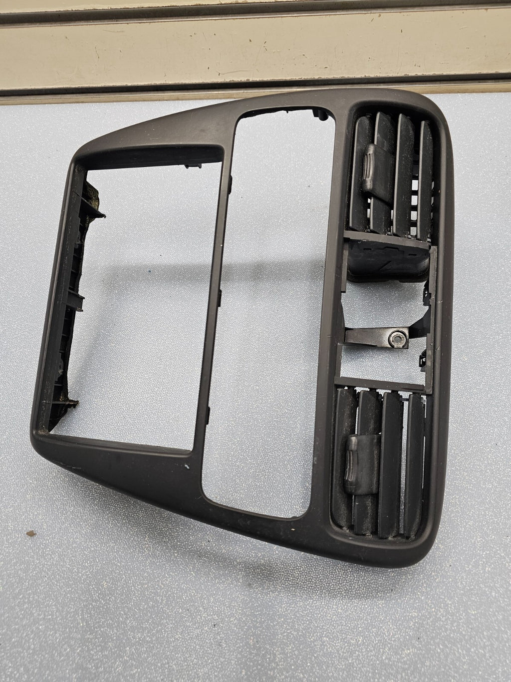 98-02 HONDA ACCORD FRONT CENTER DASH RADIO STEREO CLIMATE BEZEL TRIM PANEL BLACK