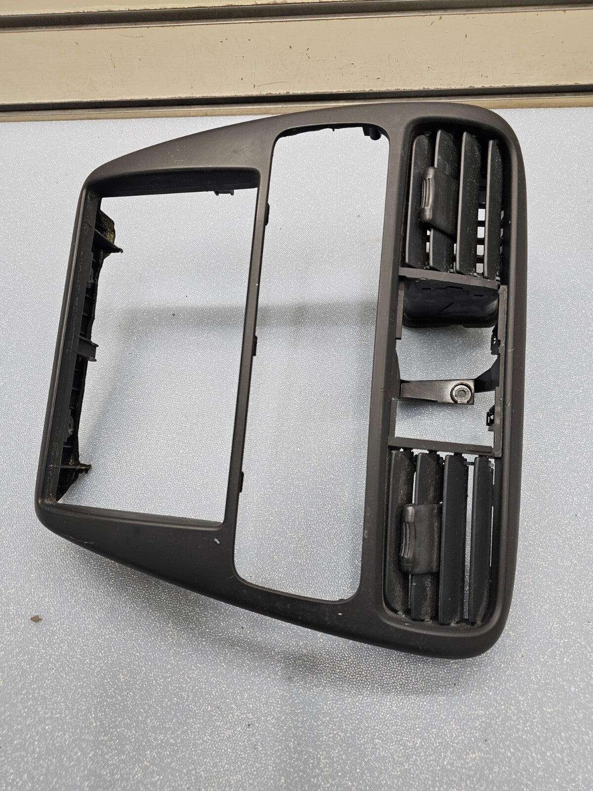 98-02 HONDA ACCORD FRONT CENTER DASH RADIO STEREO CLIMATE BEZEL TRIM PANEL BLACK