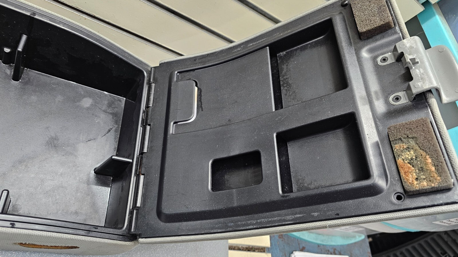 2004-2008 Ford F-150 Center Console JUMP SEAT Armrest Cup Holder LIGHT GRAY JS1