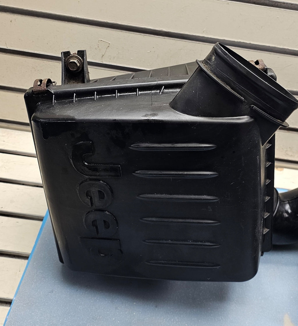 1999-2004 Jeep Grand Cherokee WJ 4.0 Air Cleaner Filter Box Connector Tube Hose