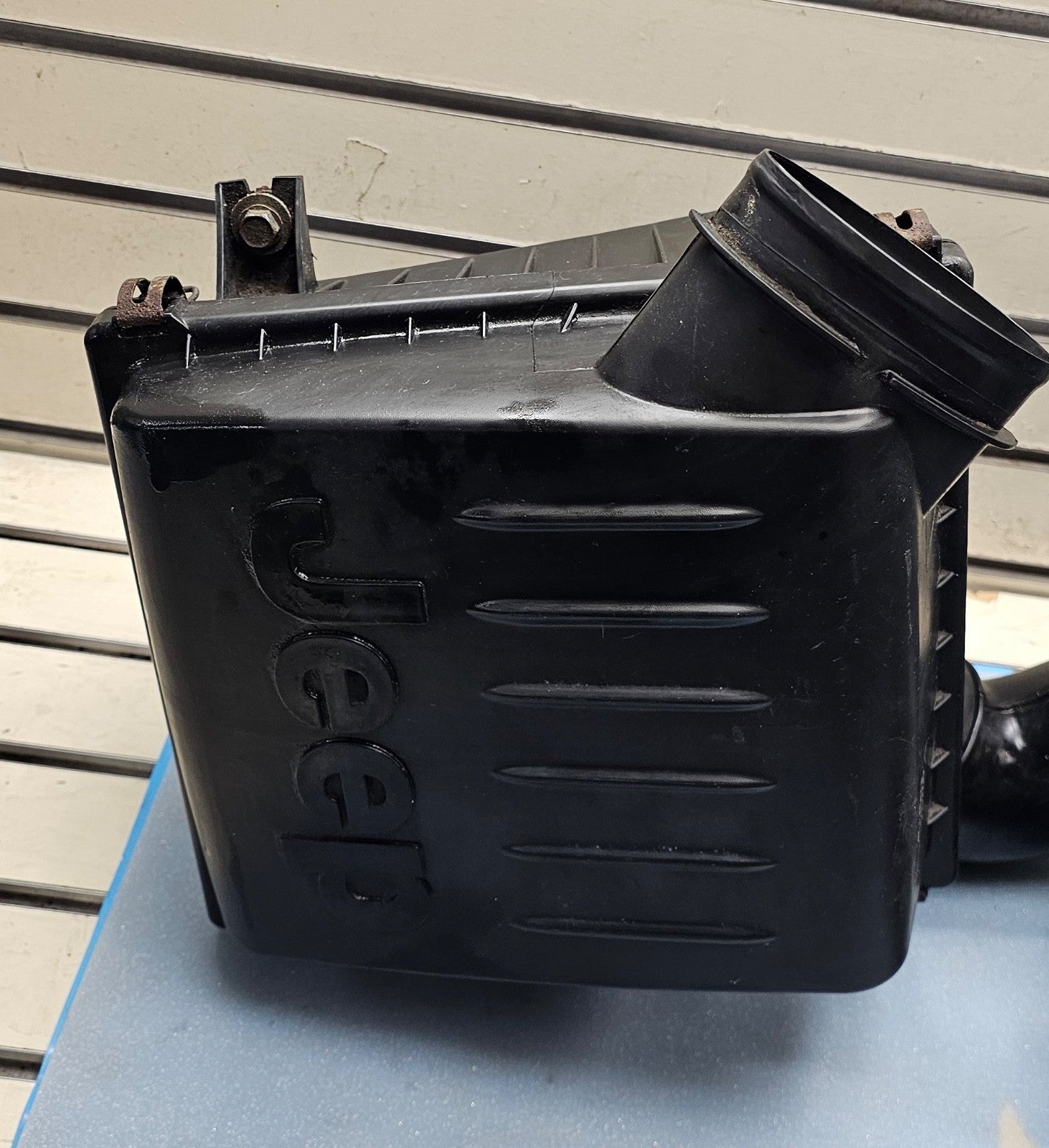 1999-2004 Jeep Grand Cherokee WJ 4.0 Air Cleaner Filter Box Connector Tube Hose