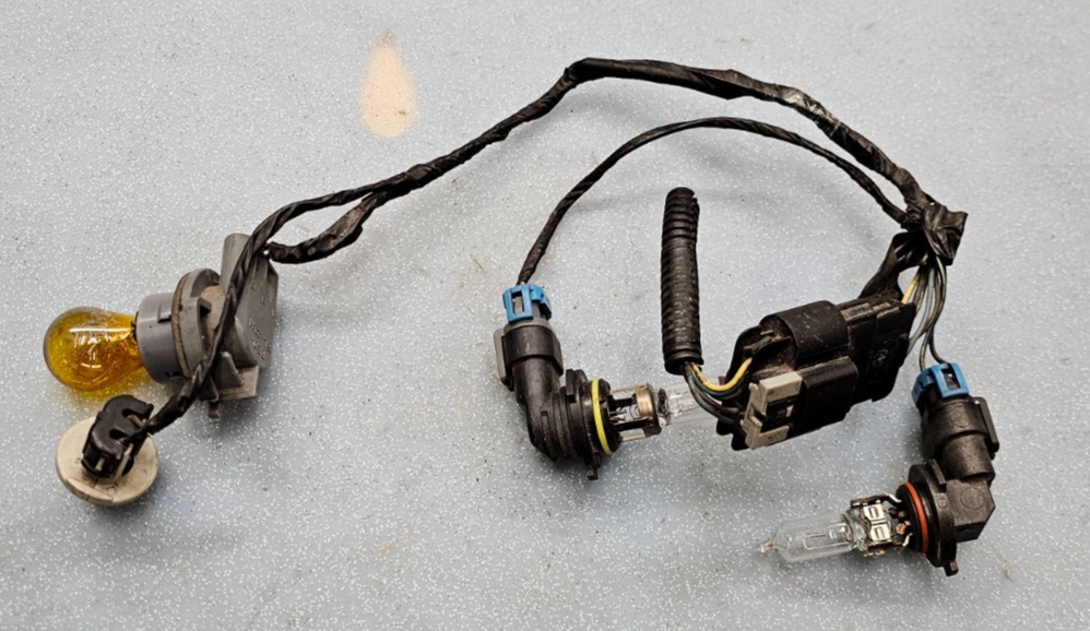 🔥2004-2007 BUICK RENDEZVOUS HEADLIGHT LAMP LENS BULB SOCKET HARNESS ASSEMBLY