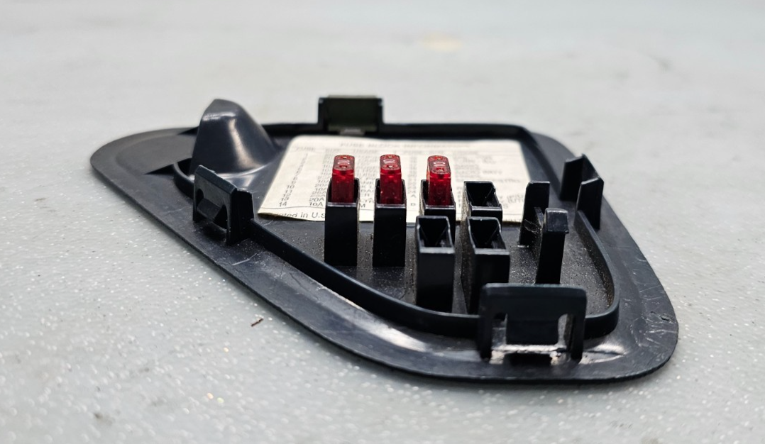 🔥95-99 Chevy GMC CK Tahoe Truck Dash Fuse Box Cover Lid Door Assembly Black