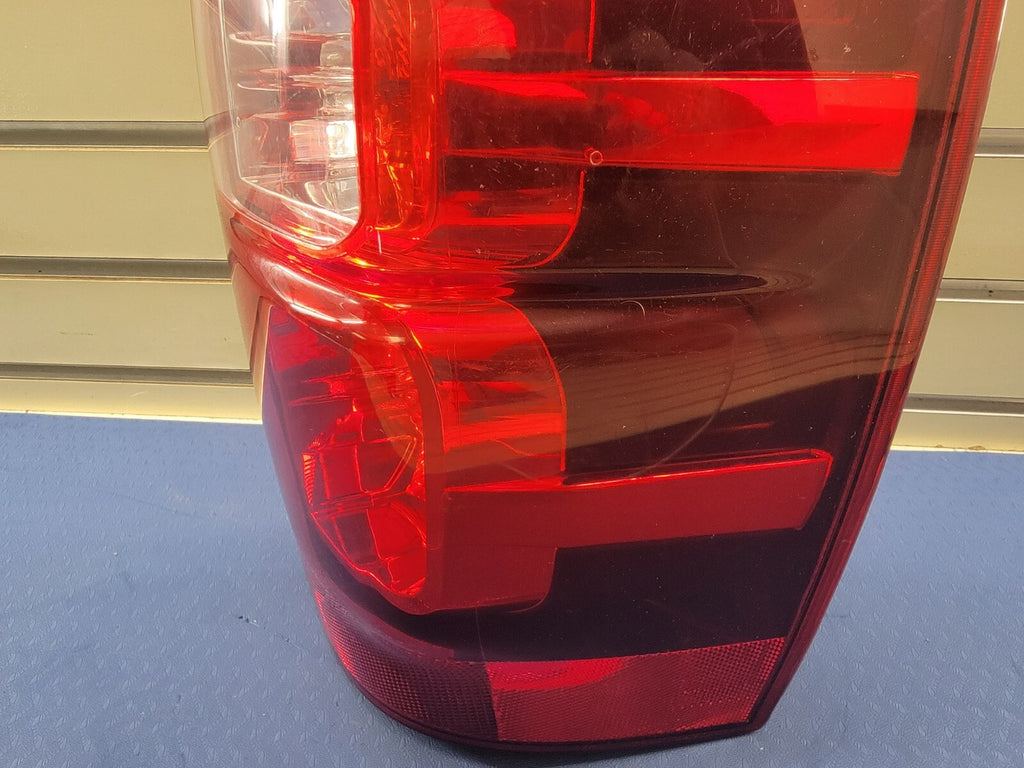 🔥2007-2014 Chevy Tahoe Suburban 1500 2500 TAIL LIGHT LAMP Assembly RED OEM