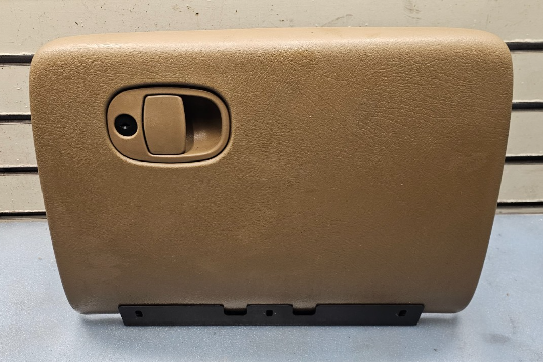 02-05 trailblazer Envoy Rainier Dash Glove Box Storage Compartment Assembly Tan