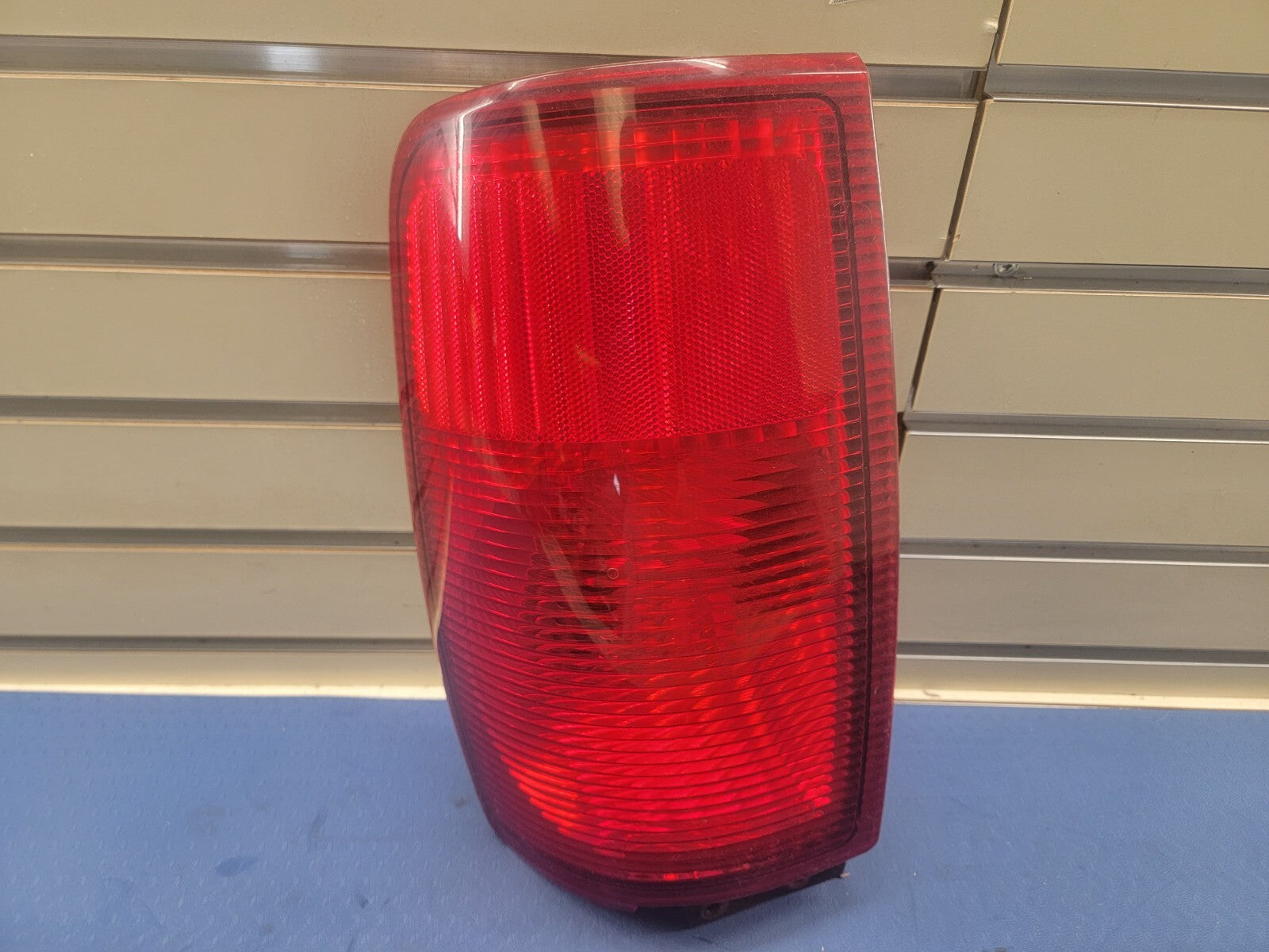 🔥1998-2000 Lincoln Navigator Left Driver Tail Light Lamp Outer Assembly