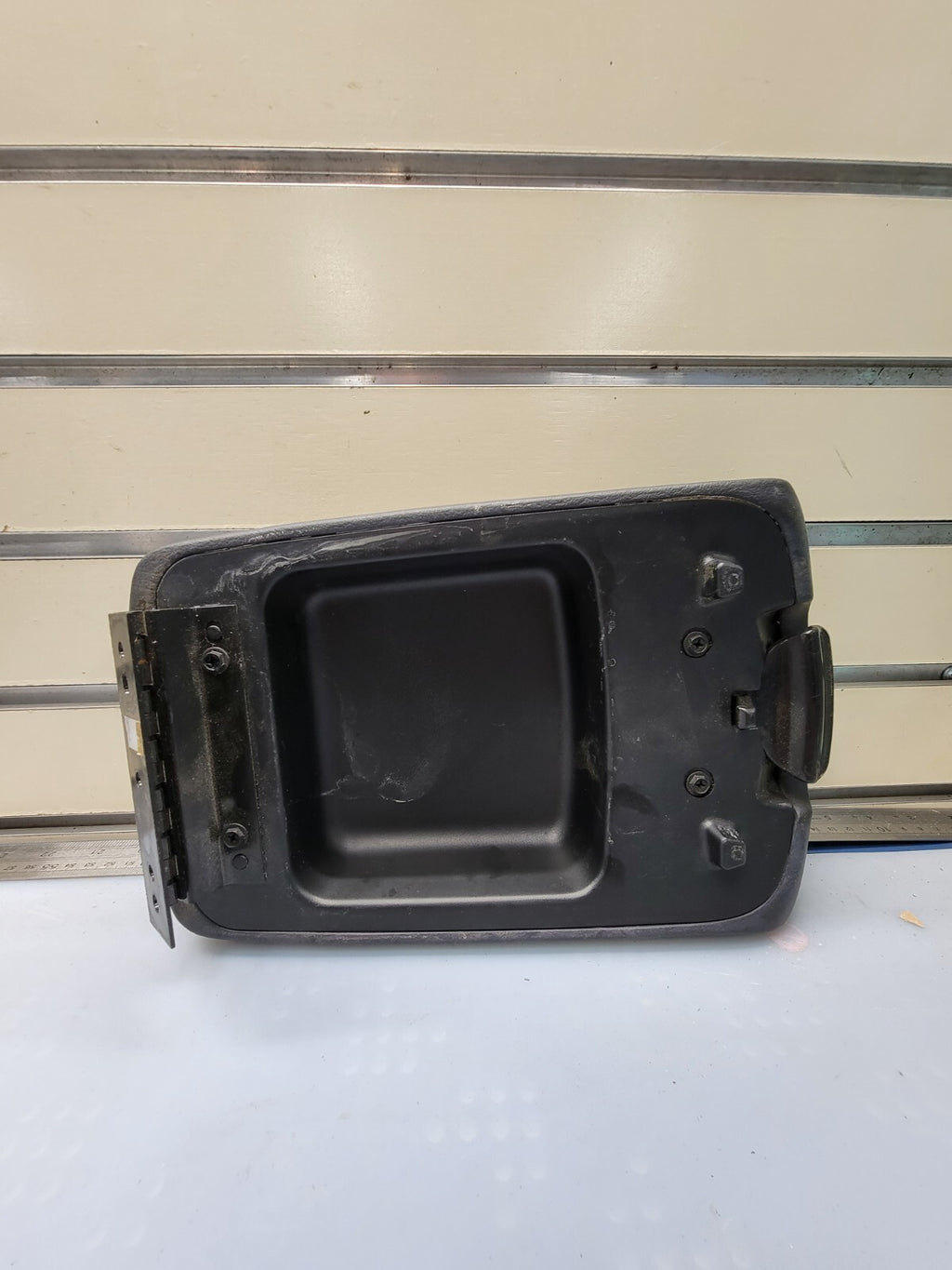 🔥2002-2007 Jeep Liberty Center Console Arm Rest Lid Black OEM