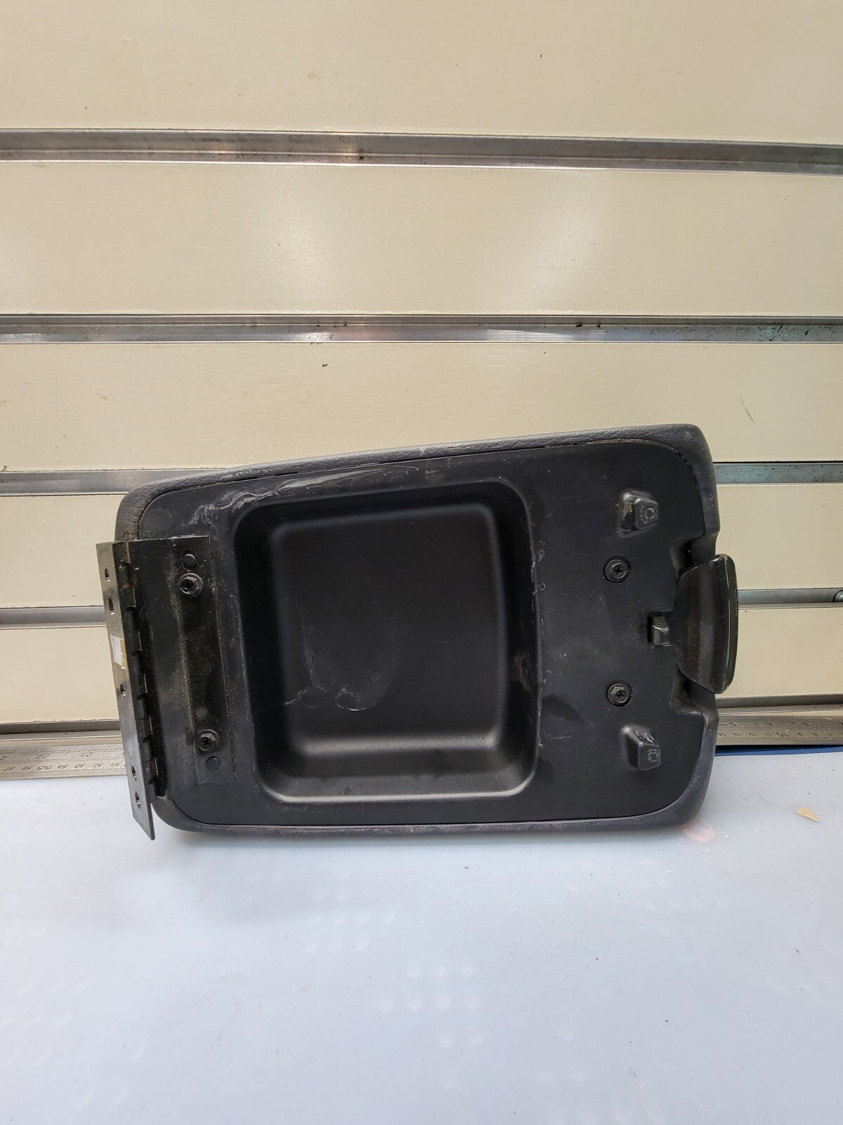 🔥2002-2007 Jeep Liberty Center Console Arm Rest Lid Black OEM