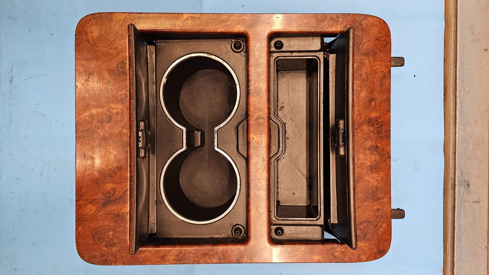 03-06 Silverado Sierra Center Console Cup Drink Holder Storage Lower Bezel WOOD
