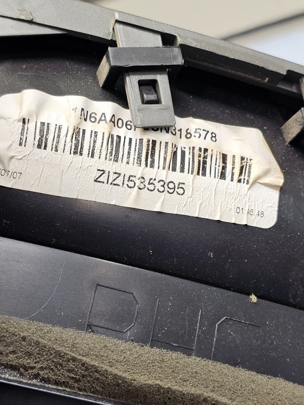 04-06 Nissan Titan Armada Center Dash Radio Display Stereo AC Bezel DK Gray B47