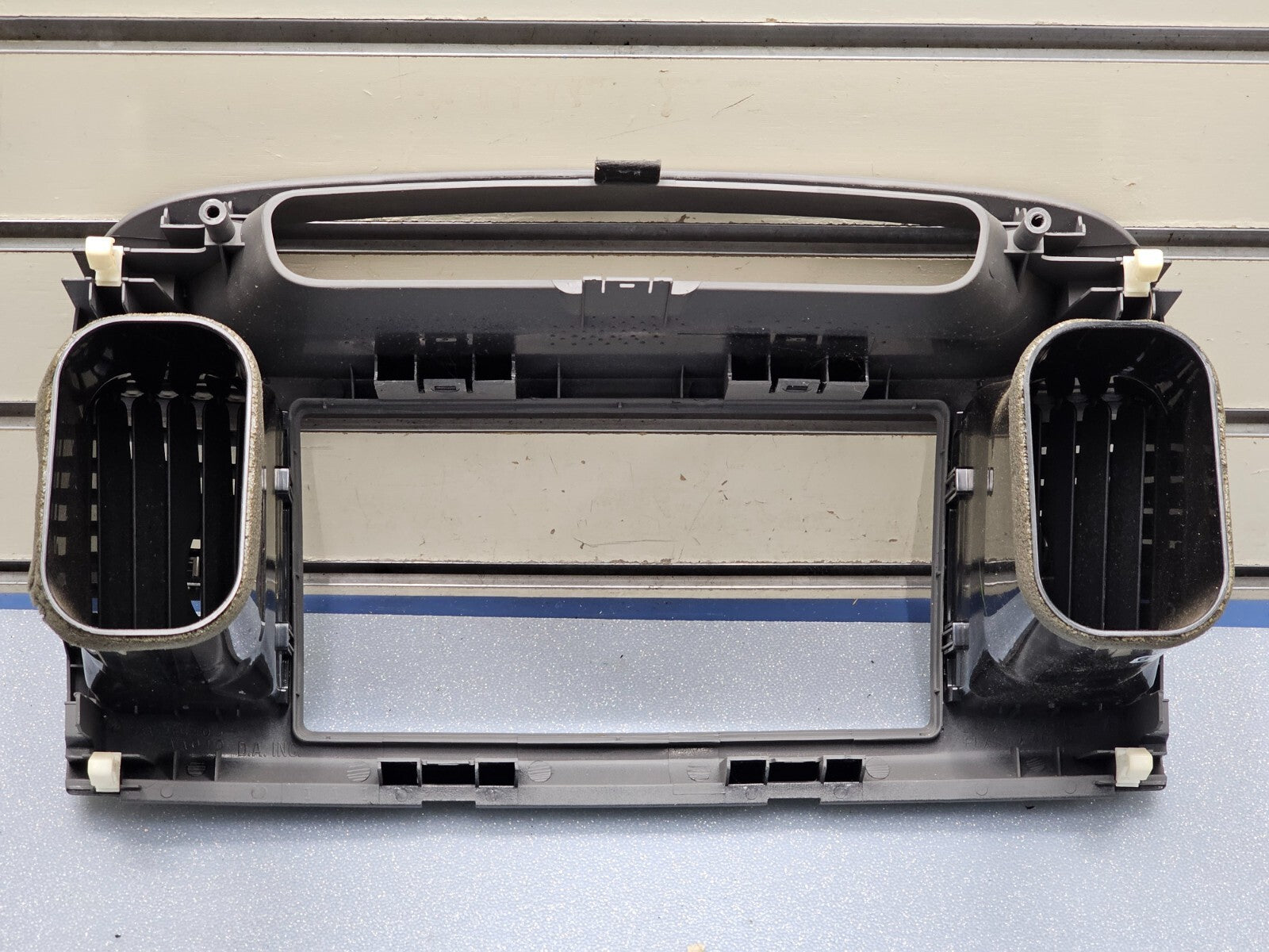 02-06 Toyota CAMRY Center Dash AM FM RADIO STEREO BEZEL Trim Panel Assembly Tan