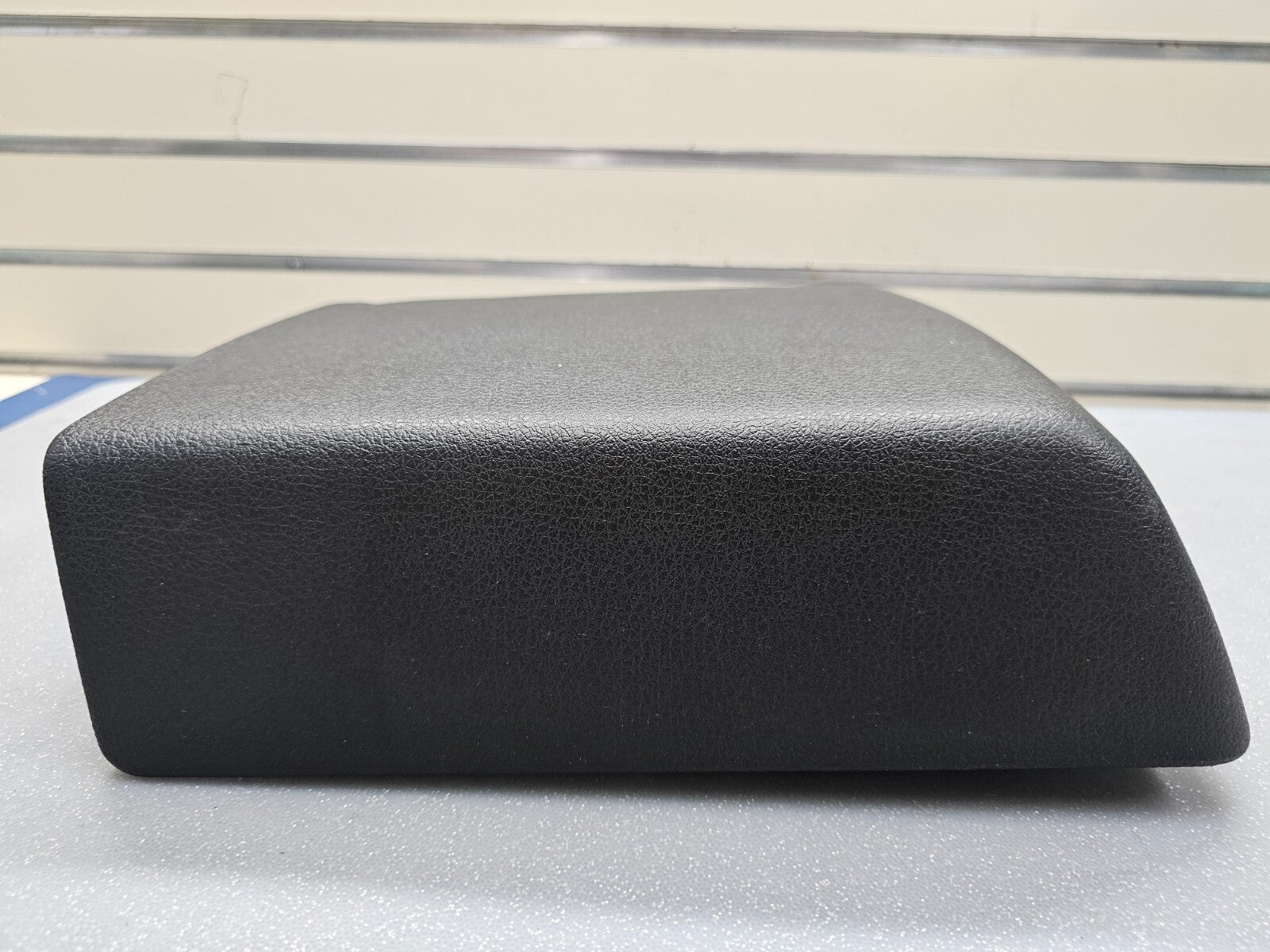 04-08 FORD F150 LARIAT FLOOR CENTER CONSOLE COLUMN SHIFT ARM REST LID TOP BLACK