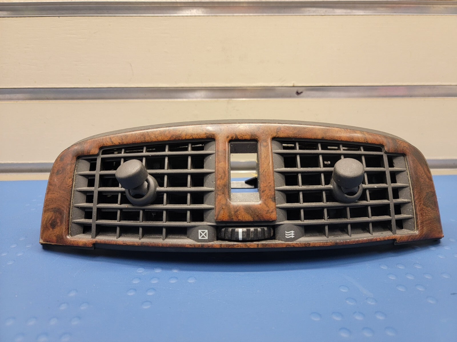 2003-2007 CADILLAC CTS CENTER DASH DUAL AIR VENT TRIM WOODGRAIN TRIM