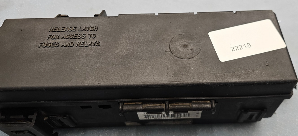 🔥2007 Jeep Liberty Under Hood Engine Relay Fuse Box Power Module Junction Block