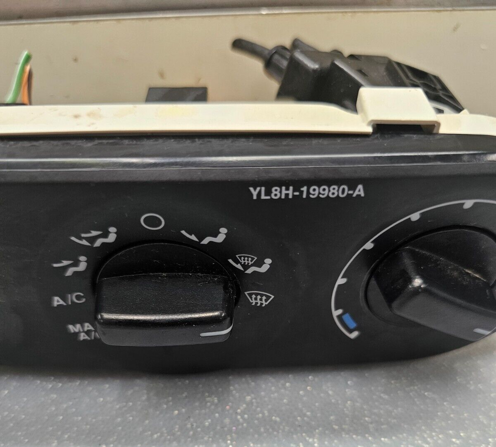 01-07 Escape Mariner Dash AC Heater Climate Temperature control Conditioner OEM