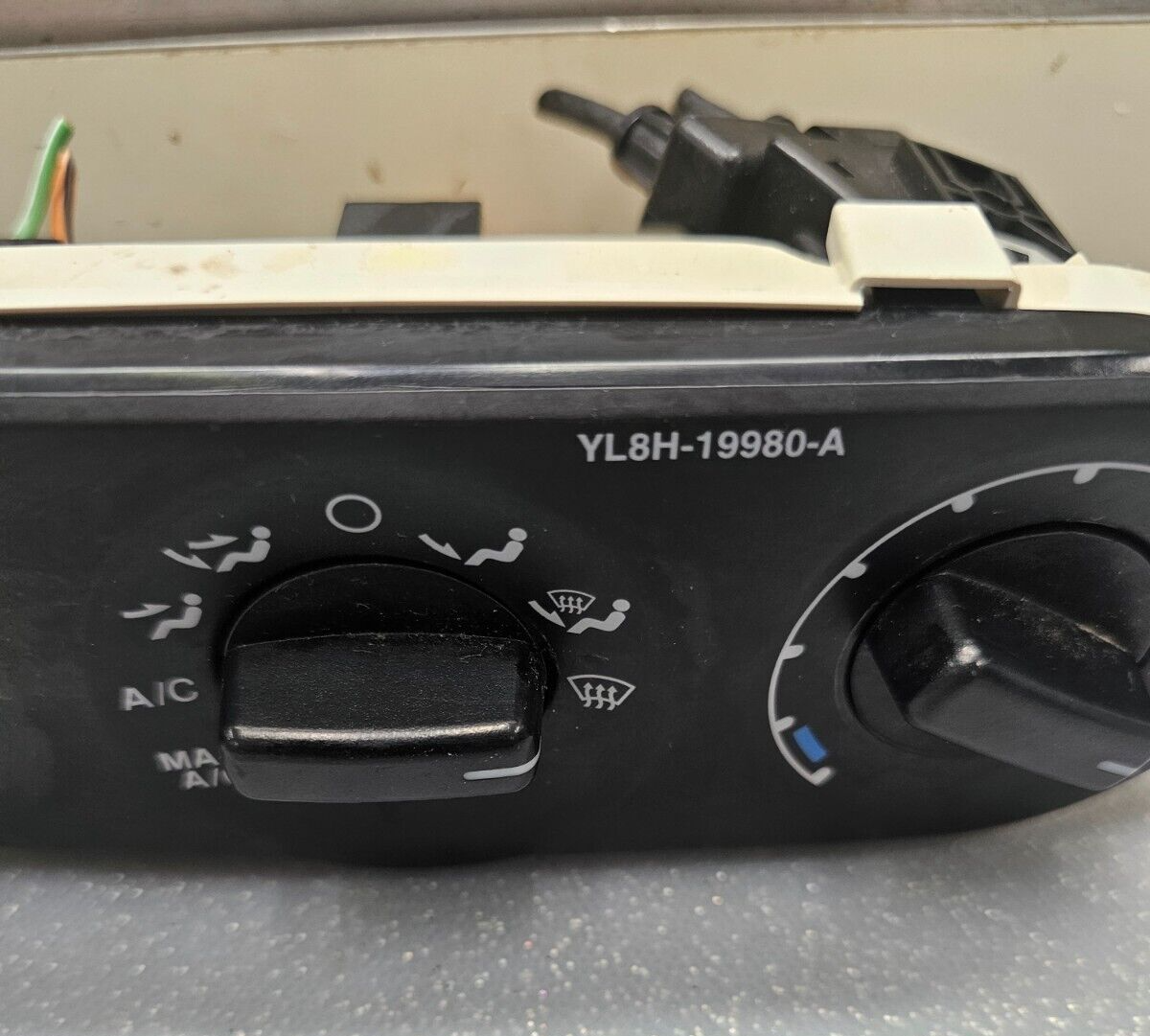 01-07 Escape Mariner Dash AC Heater Climate Temperature control Conditioner OEM