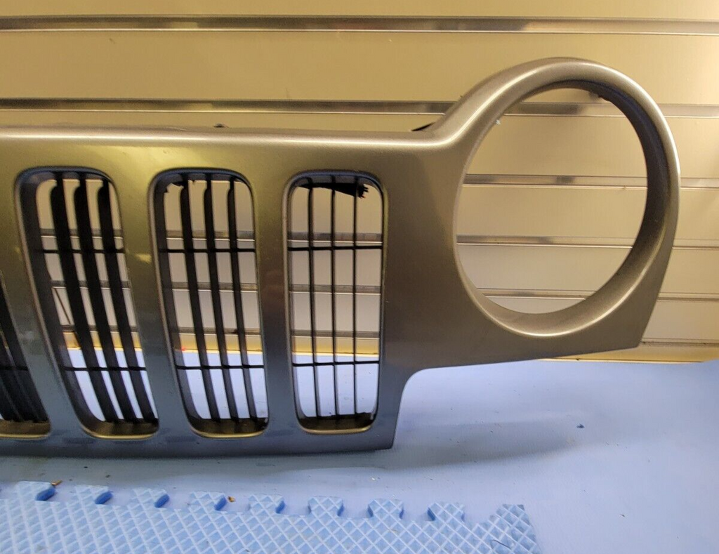 🔥02-04 Jeep Liberty KJ Top Upper Grille Assembly Chrome Genuine Gray OEM