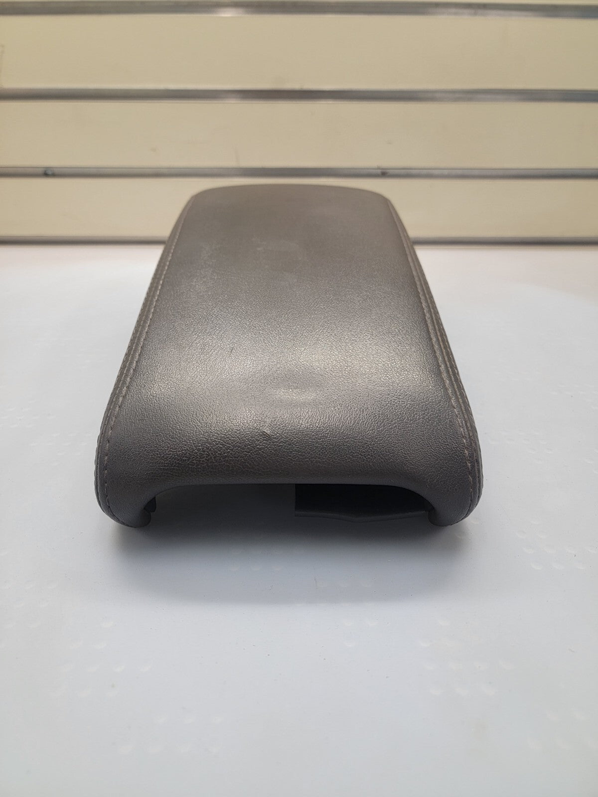 🔥08-12 Chevy Malibu FRONT CONSOLE LID ARMREST ASSEMBLY SLIDING STORAGE BLACK
