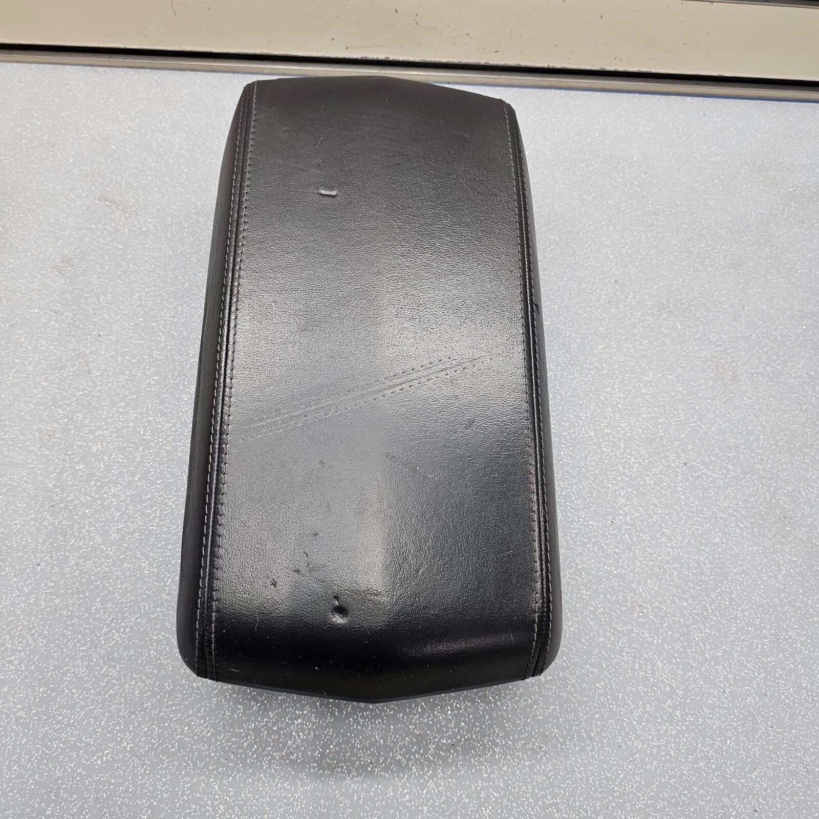 🔥08-13 Cadillac CTS Center Console Lid Armrest Leather Top Pad Assembly Black