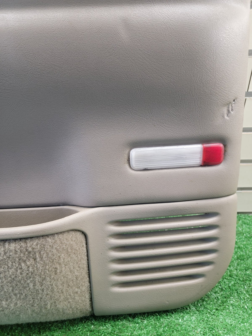 🔥95-99 Chevy GMC Silverado C/K Door Panel Front Right Passenger Tan D2
