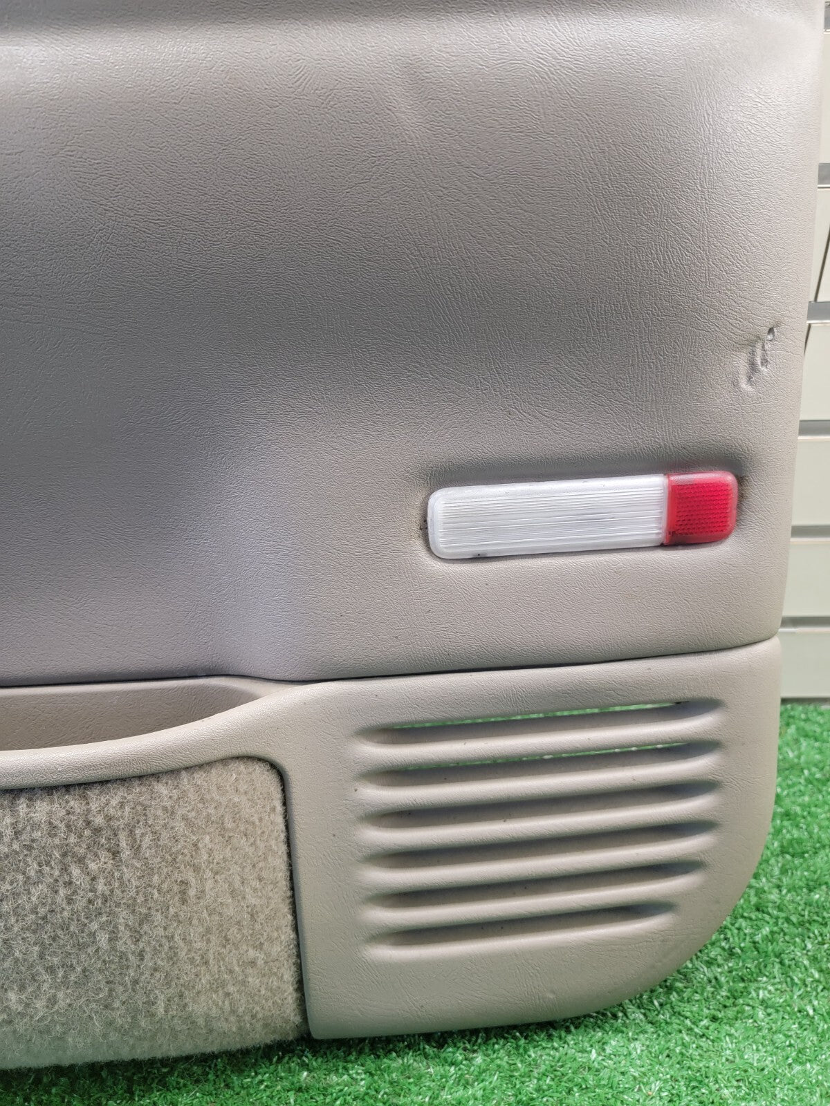 🔥95-99 Chevy GMC Silverado C/K Door Panel Front Right Passenger Tan D2