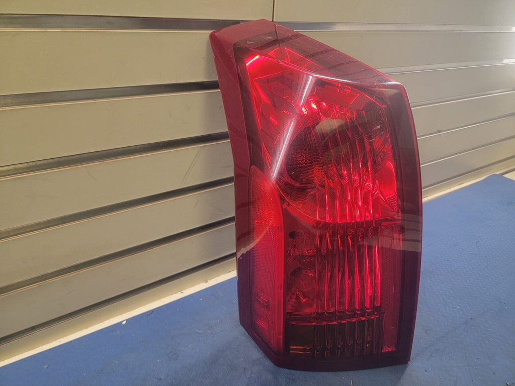 🔥2003-2007 Cadillac CTS Sedan Taillight Lamp Assembly left Driver Side Chrome