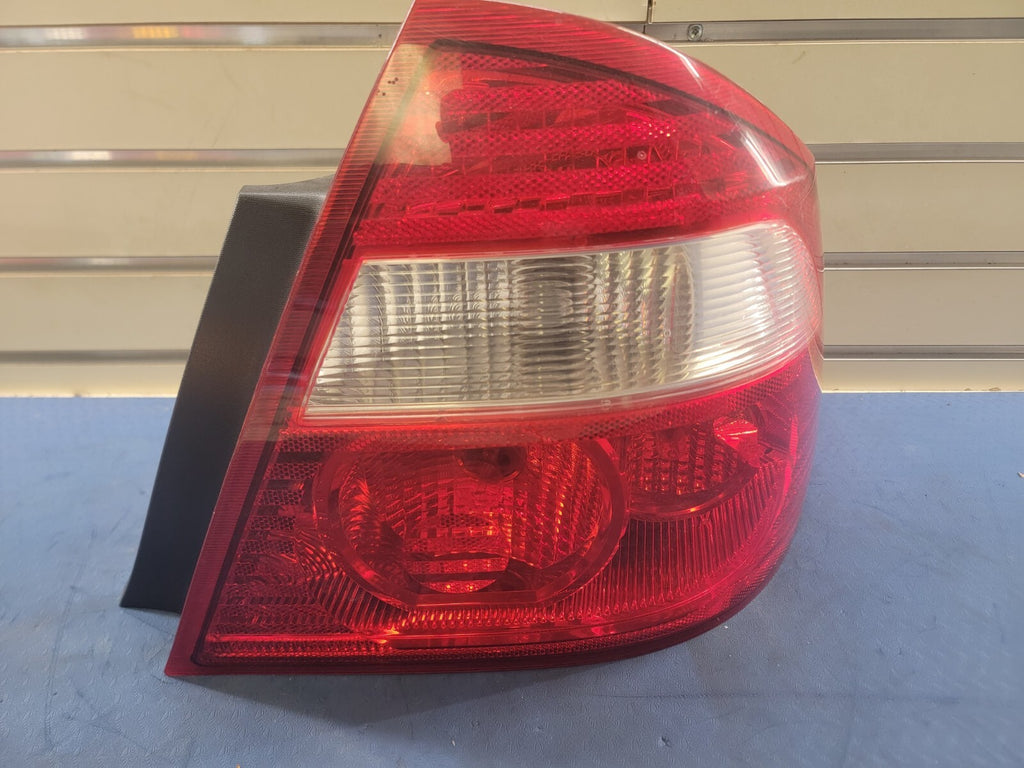 🔥05-07 Ford Five Hundred Tail Light Lamp Rear Right Passenger Assembly Chrome