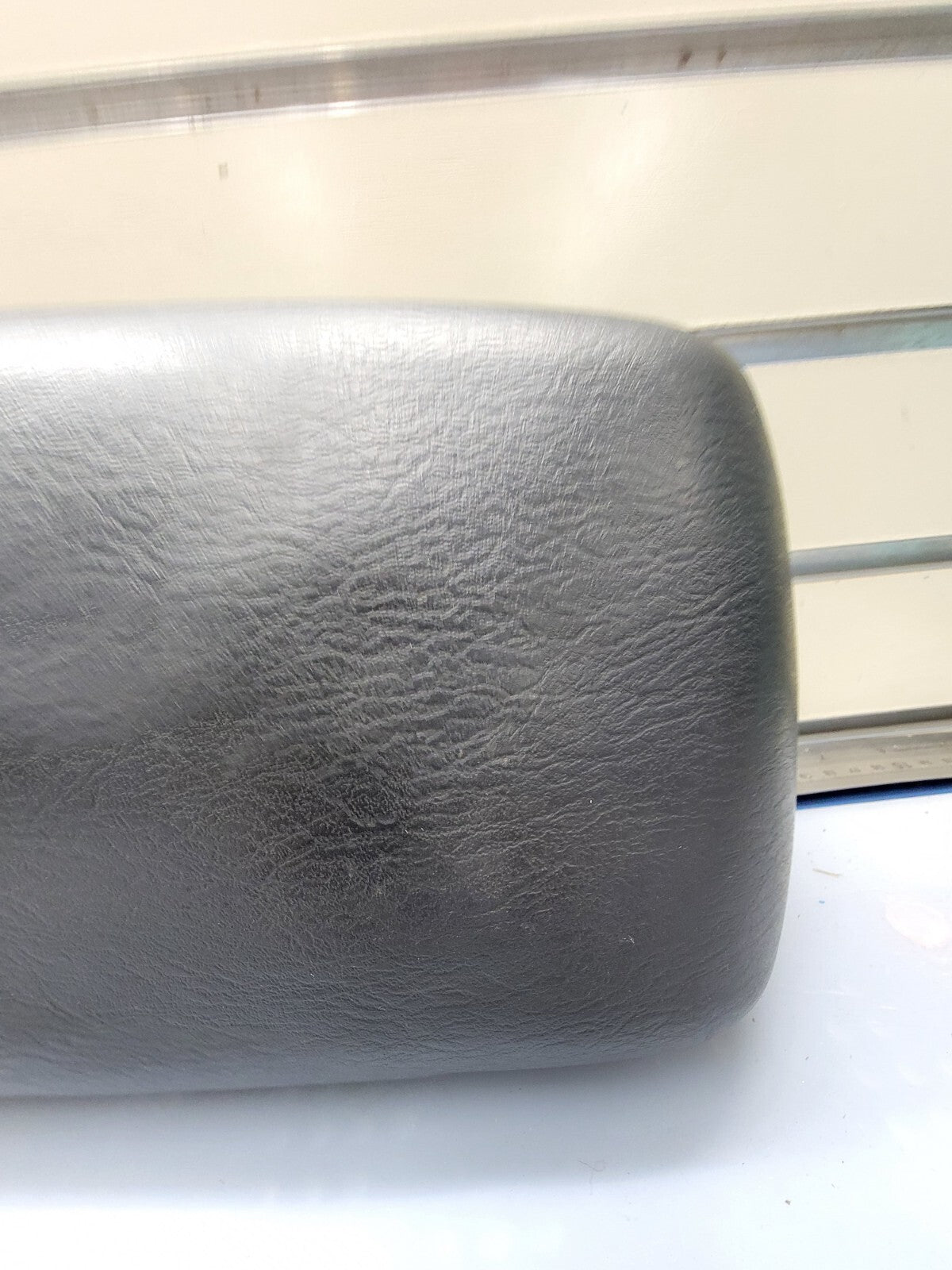 🔥2002-2007 Jeep Liberty Center Console Arm Rest Lid Black OEM