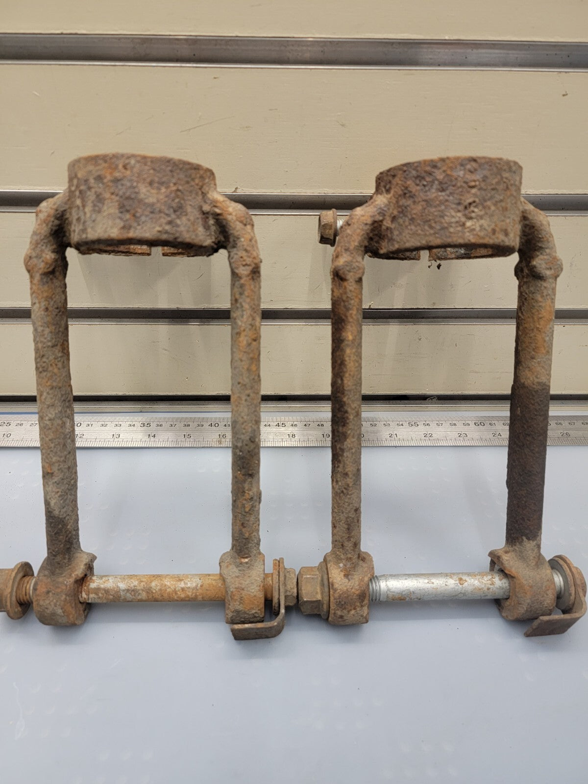 05-10 Jeep GrandCherokee Commander LH RH Set Pair Clevis Strut Fork OEM/JC