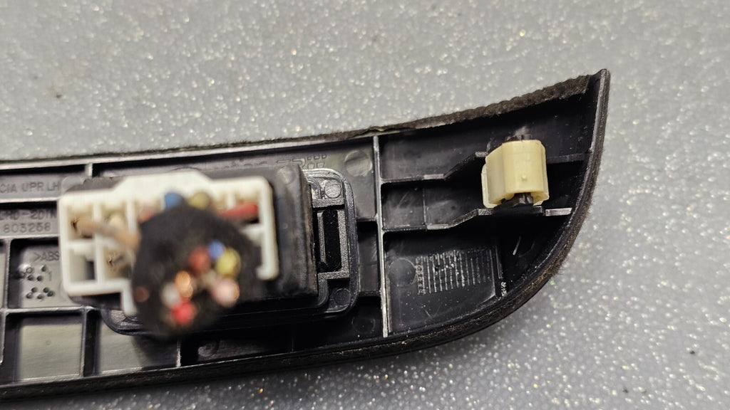 🔥06-08 Hyundai Sonata Hazard Hread Light Lamp Control Switch Bezel Black OEM