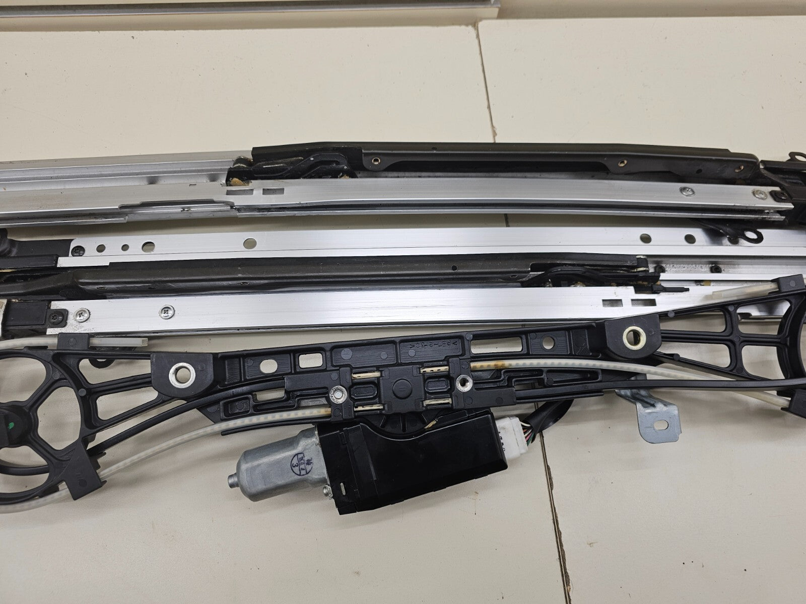 🔥2005-2010 Scion TC Sunroof Transmission Motor Track Assembly OEM