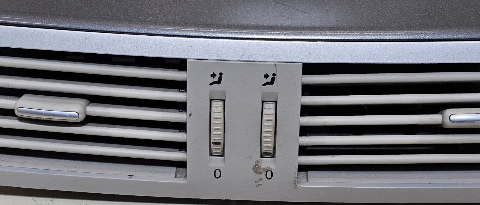 🔥09-14 Volkswagen Routan Dash Front Center Trim Bezel Panel Air Vent Silver OEM
