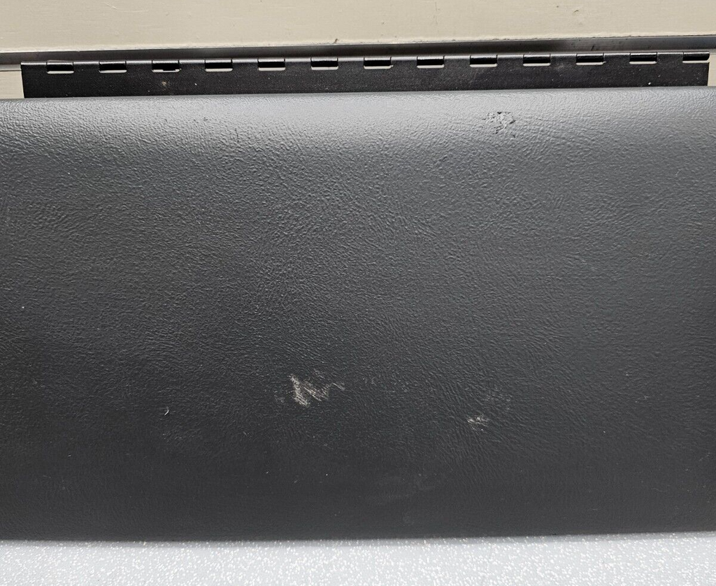 99-06 SILVERADO SIERRA Dash GLOVE BOX Storage Compartment Assembly DK GRAY G3